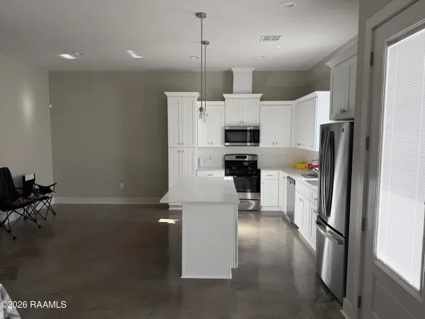 $2,000 | 209 Silver Star Court, Youngsville, LA 70592