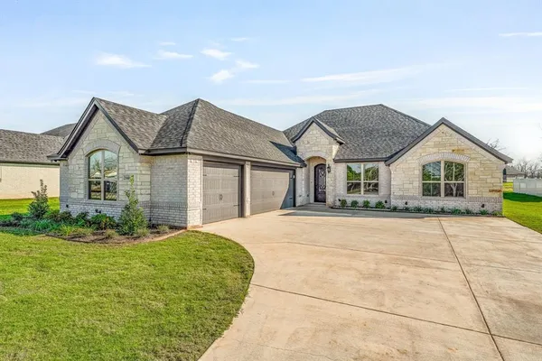 $568,888 | 2160 Middlewood Circle, Granbury, TX 76049