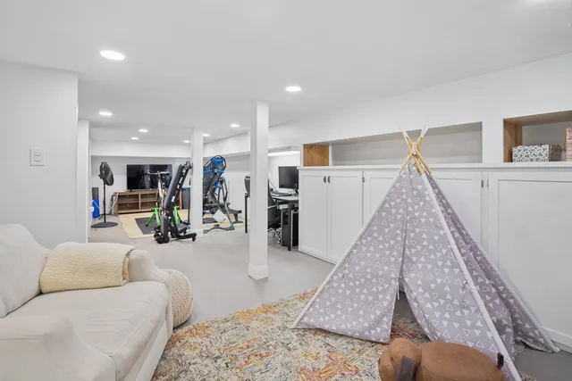 $999,000 | 305 North Addison Avenue, Elmhurst, IL 60126