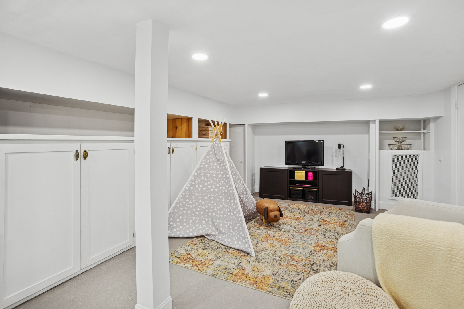 305 North Addison Avenue Elmhurst, IL 60126 - Photo 21 of 29 a living room with furniture and a flat screen tv