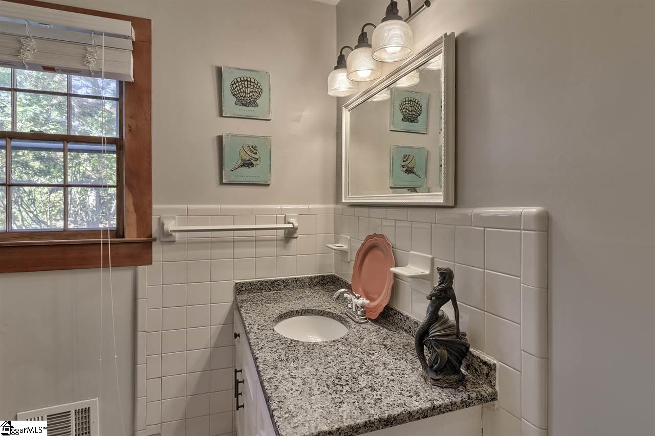 303 Edwards Road Greenville, SC 29615 - Photo 12 of 23 Gallery Image 12