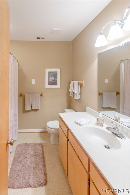 14338 Regatta Pointe Road Midlothian, VA 23112 - Photo 25 of 40 a bathroom with a sink and a mirror