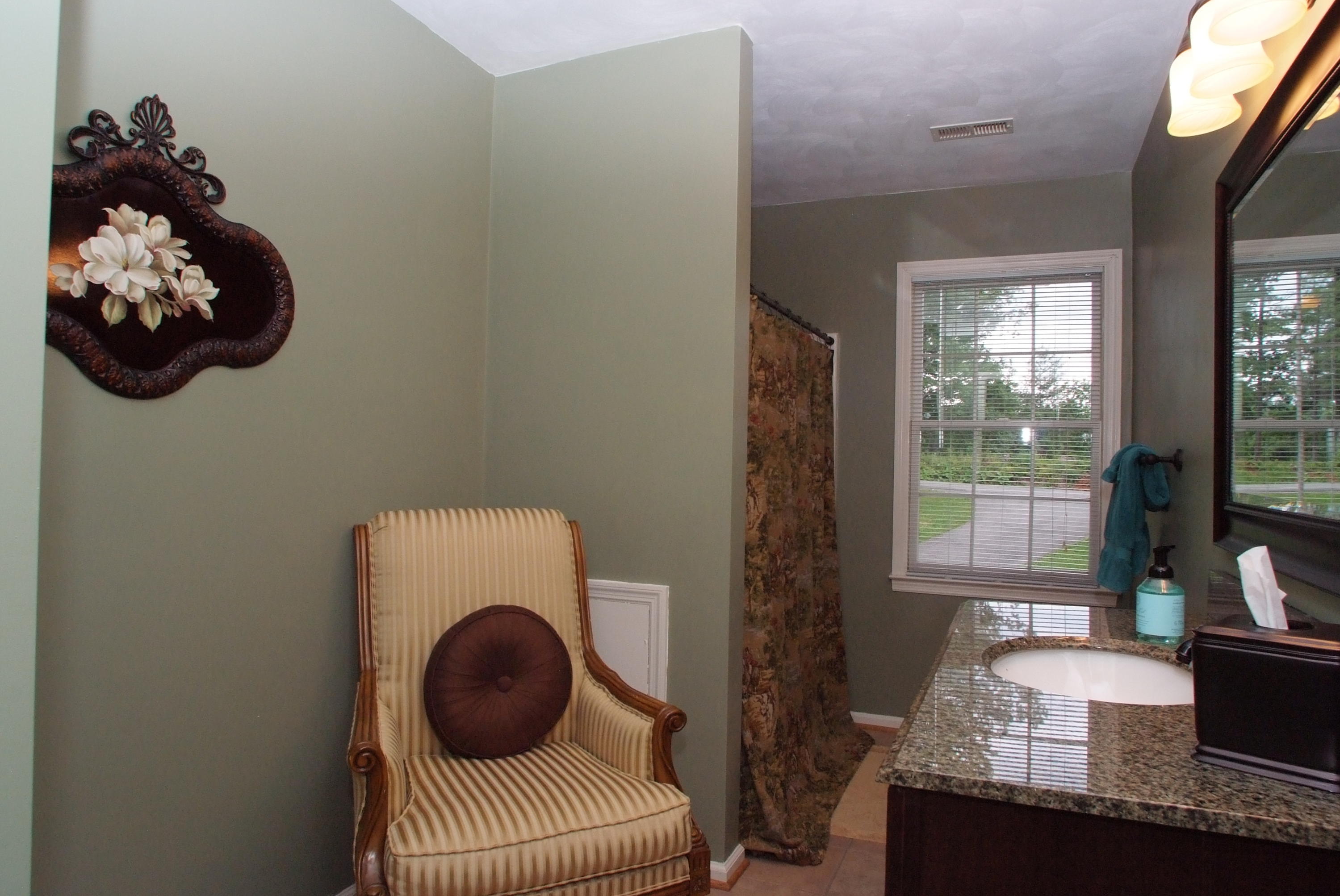 6000 2 Ford Road Roanoke, VA 24018 - Photo 16 of 25 INTERIOR