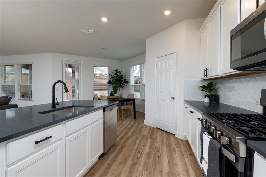 212 Colvin Lane Justin, TX 76247 - Photo 13 of 36