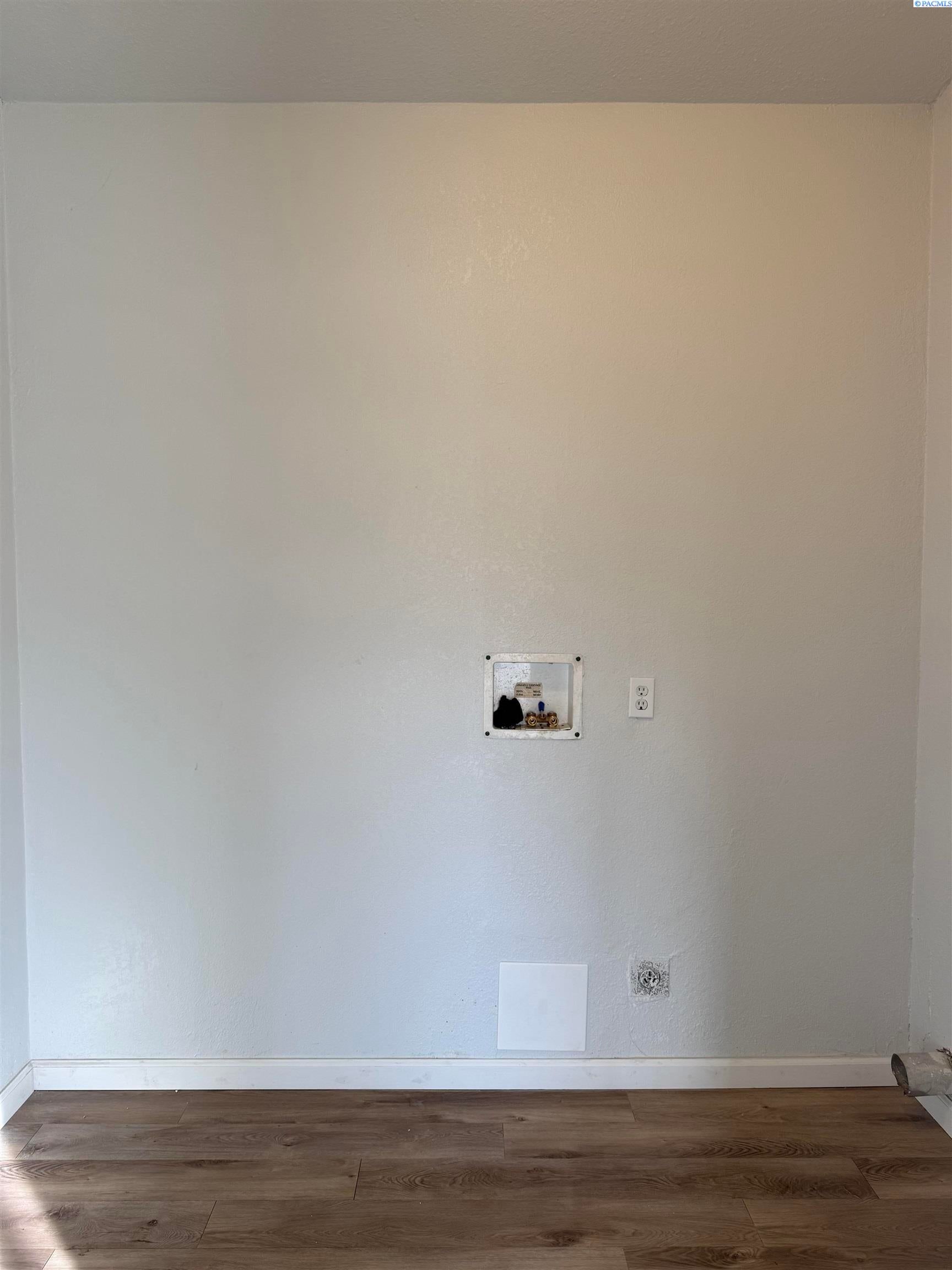 208401 East Cochran Road Kennewick, WA 99337 - Photo 19 of 27 Gallery Image 19