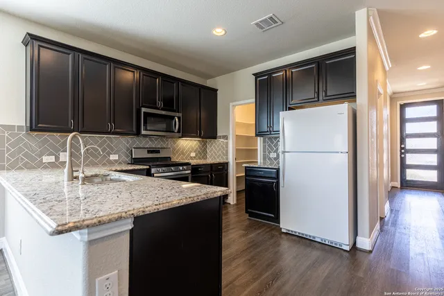 $2,500 | 12606 Elemina Trail, San Antonio, TX 78249