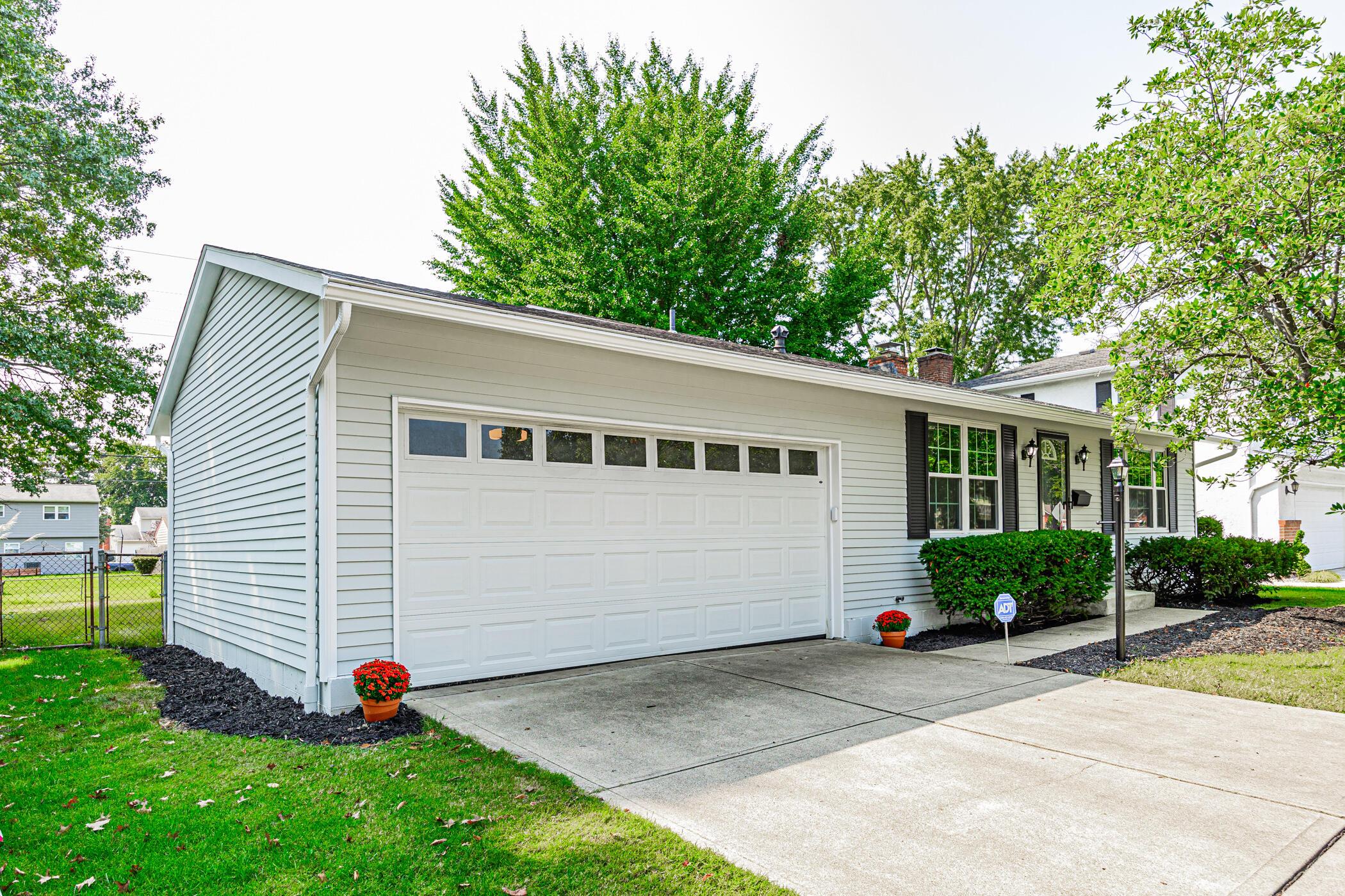 1717 Norma Road Columbus, OH 43229 - Photo 6 of 58 1717 Norma Rd 002