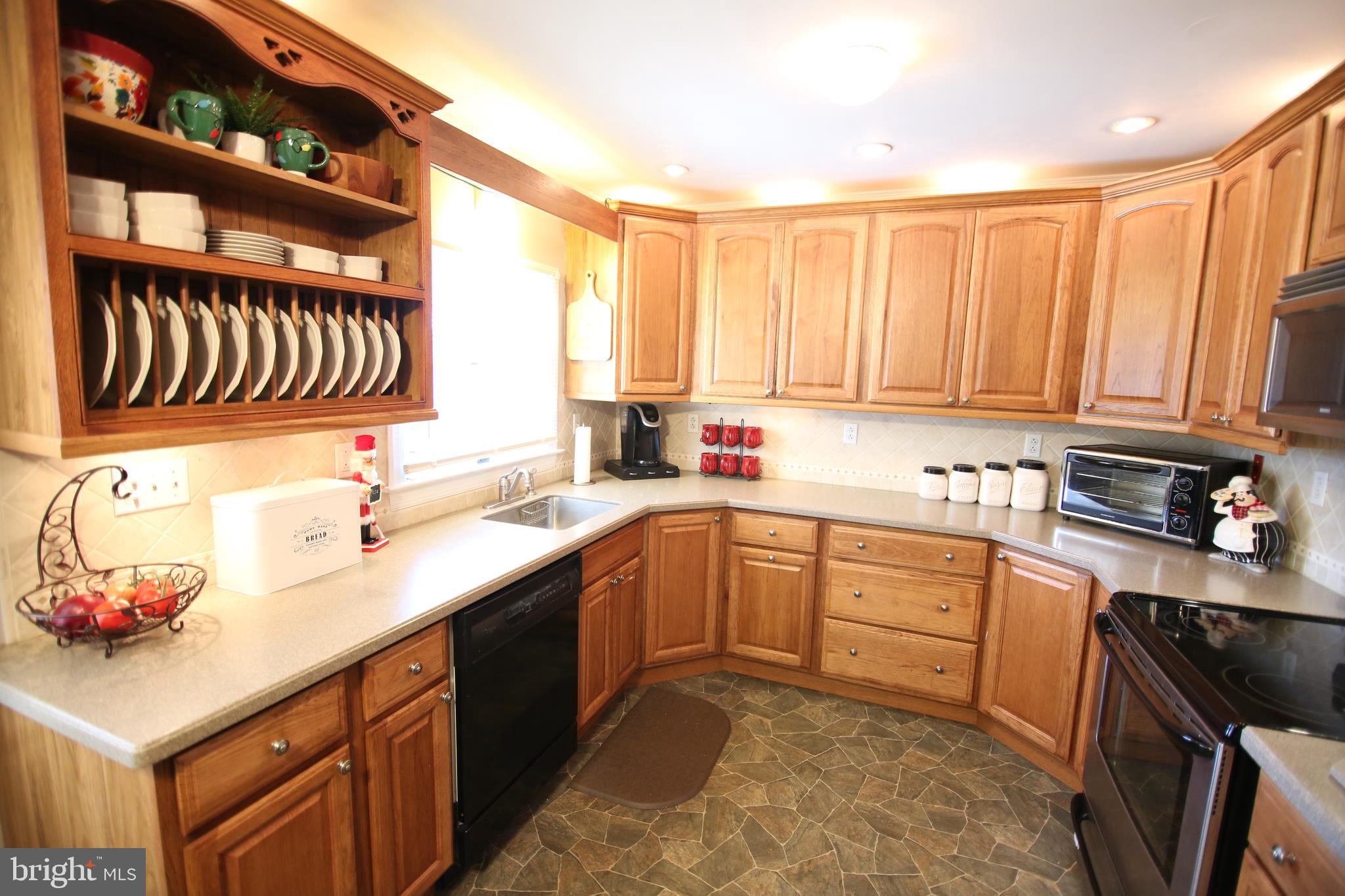 100 Cobalt Cross Road Levittown, PA 19057 - Photo 8 of 31 Gallery Image 8