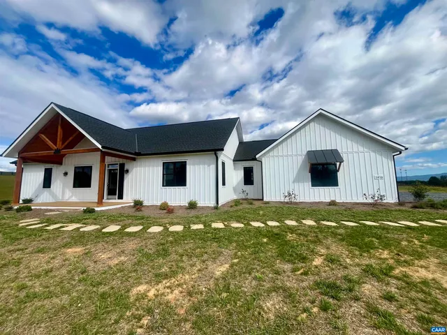 $689,000 | 1416 Ladd Road, Waynesboro, VA 22980