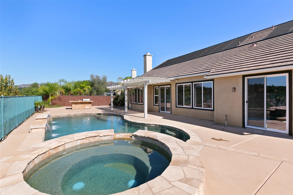 678 Ridgemont Circle Escondido, CA 92027 - Photo 13 of 25