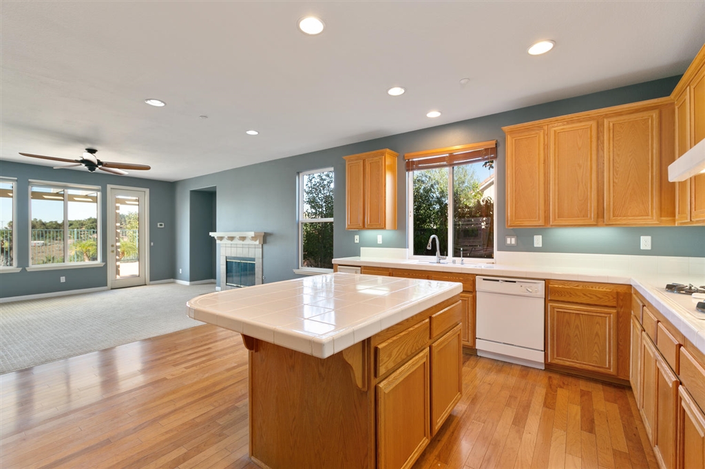 678 Ridgemont Circle Escondido, CA 92027 - Photo 9 of 25