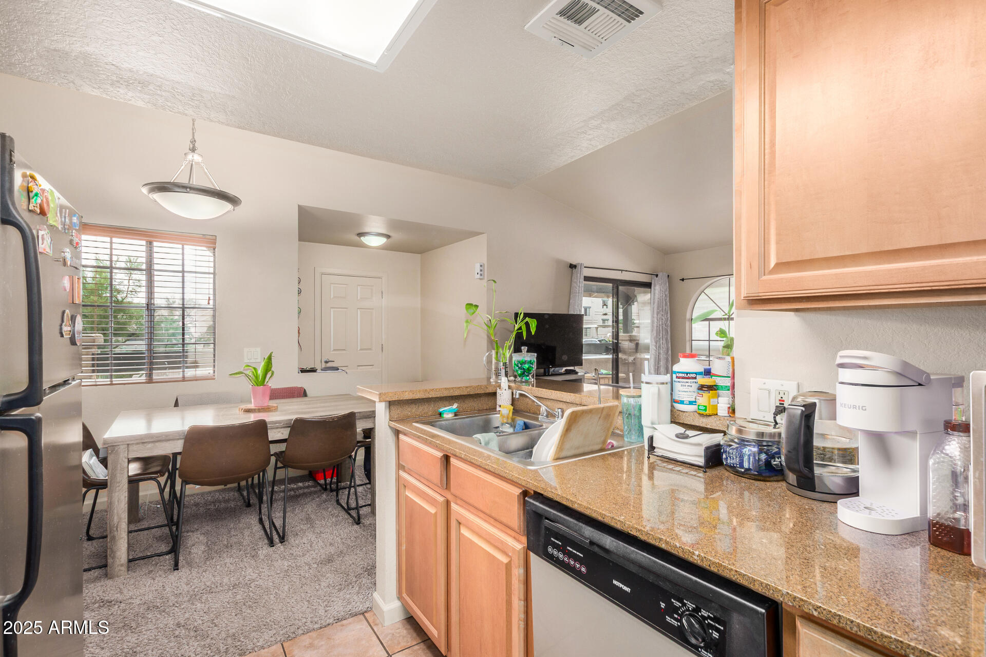 101 South Players Club Drive, Unit 22201 Tucson, AZ 85745 - Photo 12 of 31 a kitchen with lots of counter top space and dining table