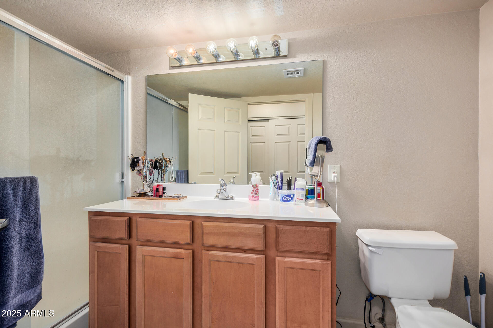 101 South Players Club Drive, Unit 22201 Tucson, AZ 85745 - Photo 18 of 31 a bathroom with a toilet sink and mirror