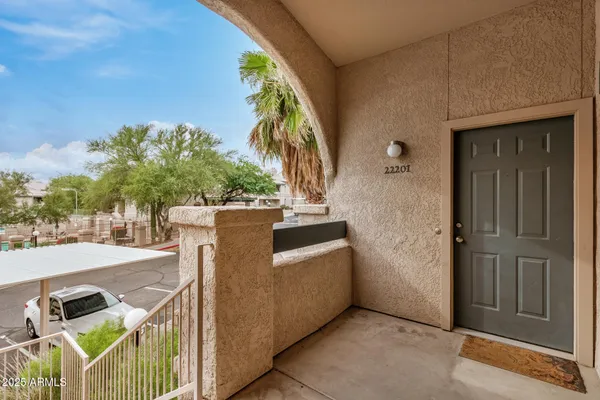 a view of a house with backyard and trees