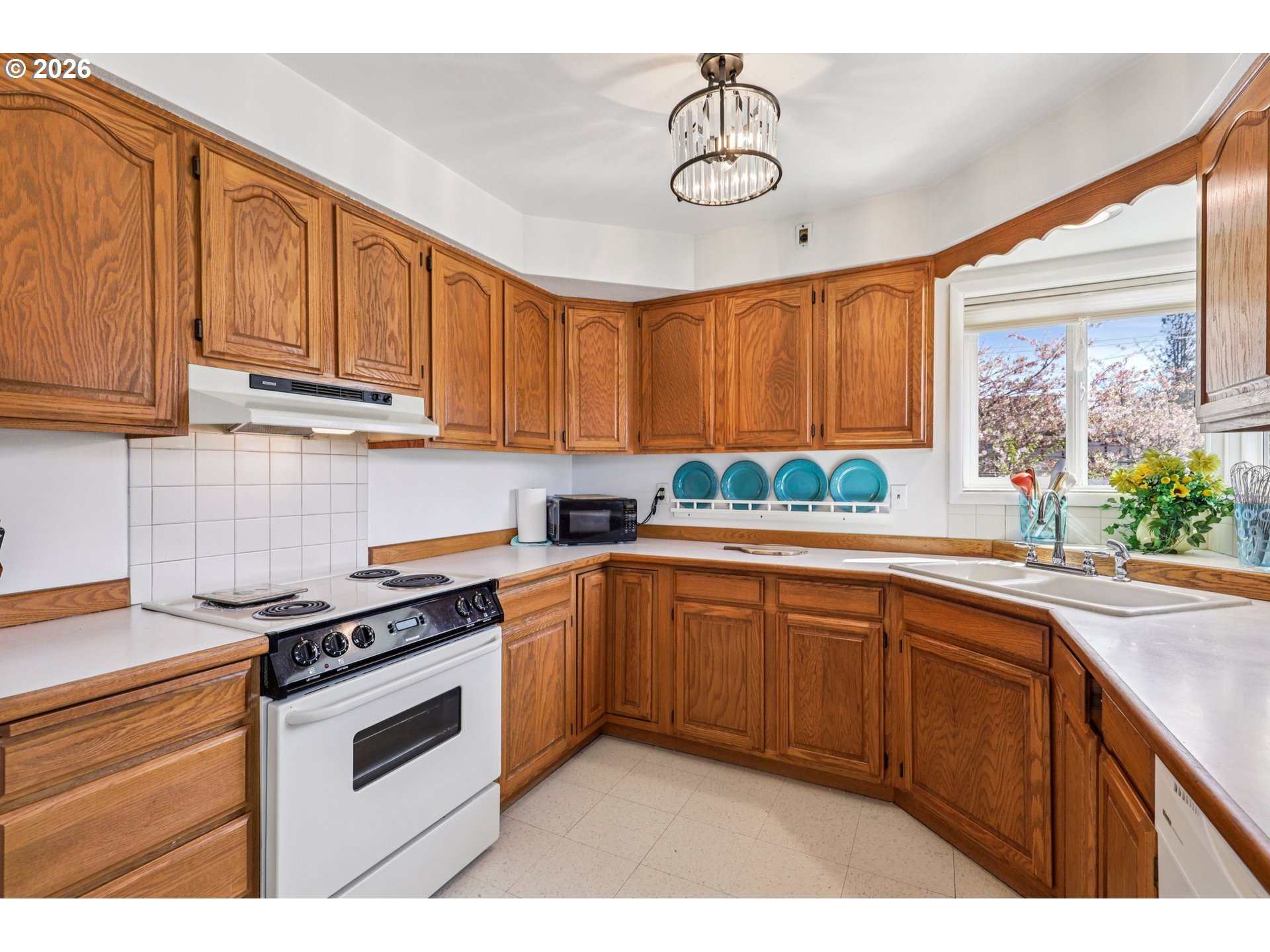 801 Cowlitz Way Kelso, WA 98626 - Photo 13 of 36 a kitchen with stainless steel appliances granite countertop a stove a sink dishwasher and cabinets with wooden floor