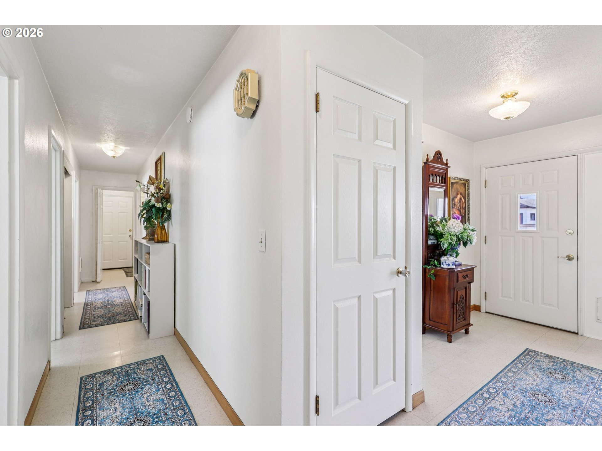 801 Cowlitz Way Kelso, WA 98626 - Photo 20 of 36 a view interior of a house and wooden floor