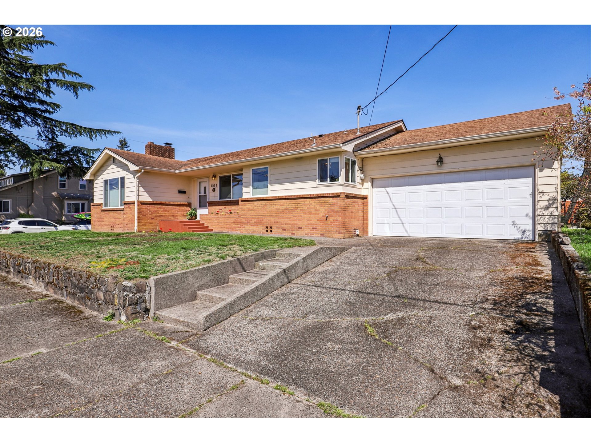 801 Cowlitz Way Kelso, WA 98626 - Photo 2 of 36 a view of a house with a yard