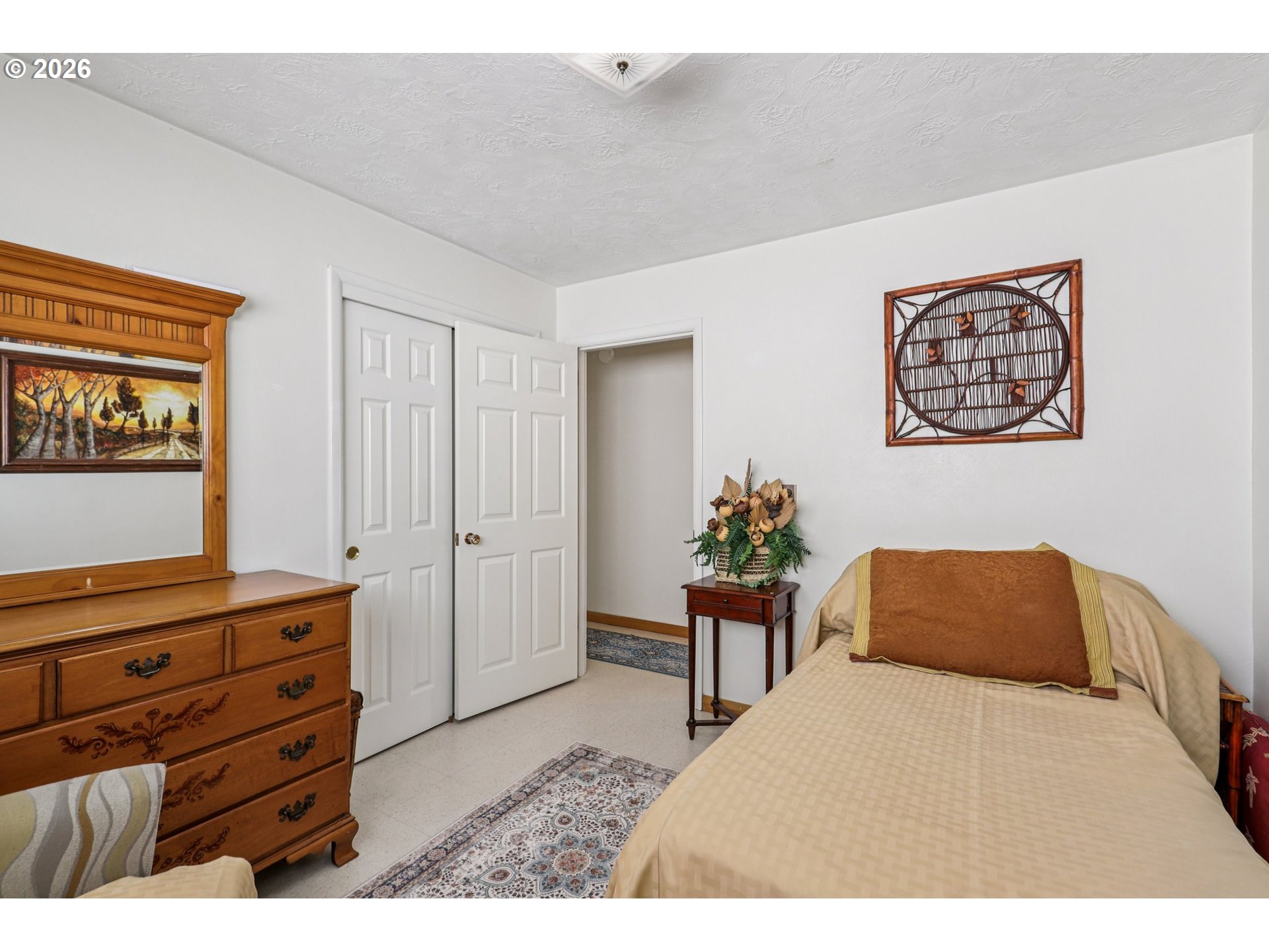 801 Cowlitz Way Kelso, WA 98626 - Photo 22 of 36 a bedroom with a bed and a lamp on dresser