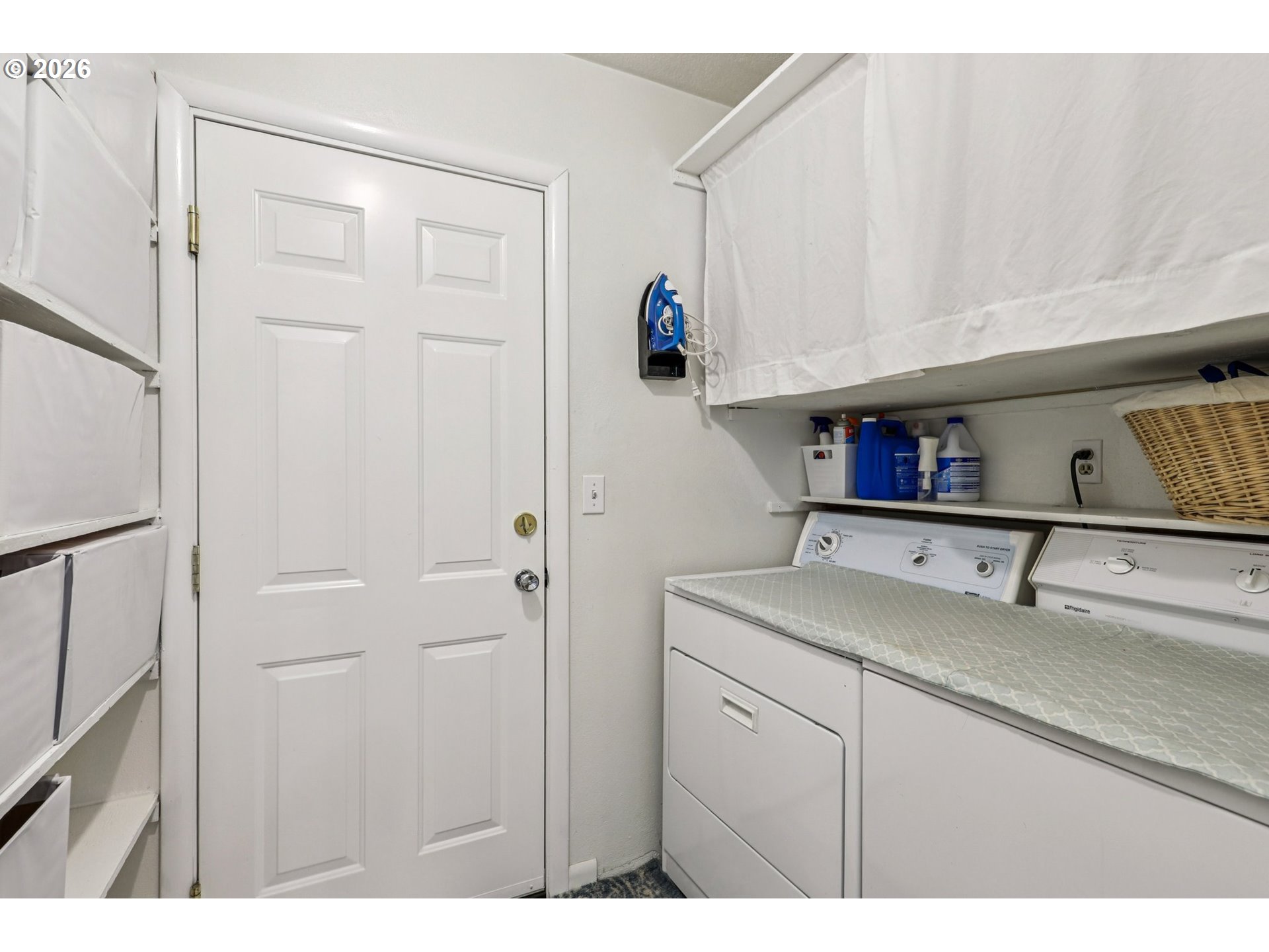 801 Cowlitz Way Kelso, WA 98626 - Photo 31 of 36 a kitchen with a sink and a refrigerator