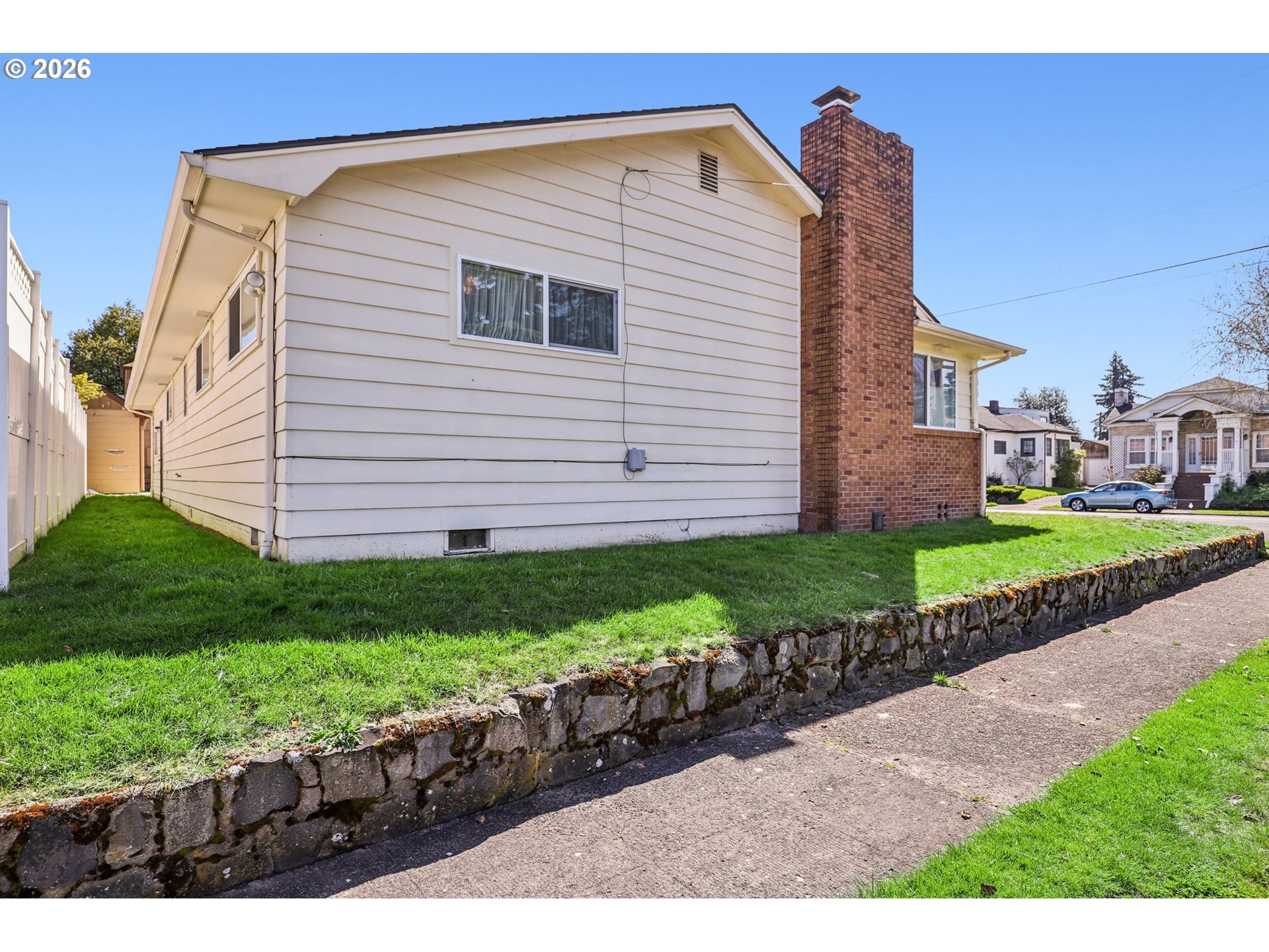801 Cowlitz Way Kelso, WA 98626 - Photo 34 of 36 a front view of a house with a yard and potted plants