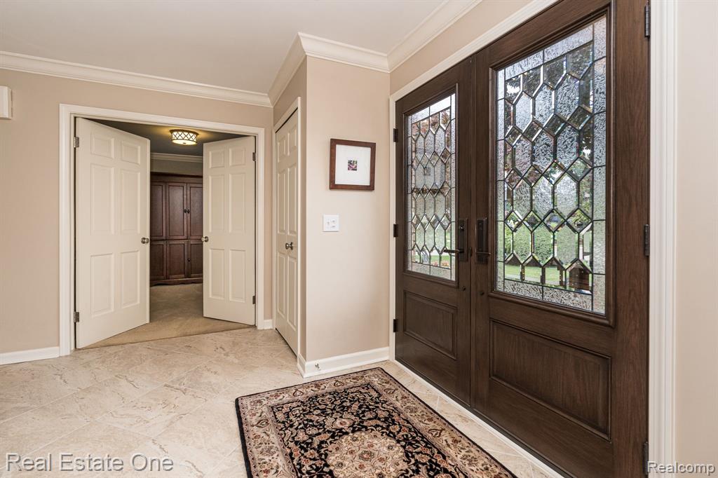 3307 Salem Court Rochester Hills, MI 48306 - Photo 4 of 36