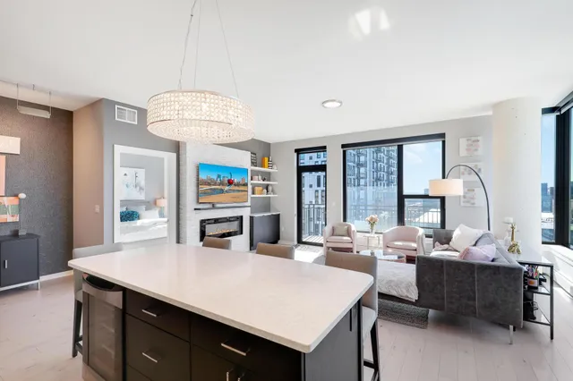 $2,950 | 740 Portland Avenue, Unit 907, Minneapolis, MN 55415