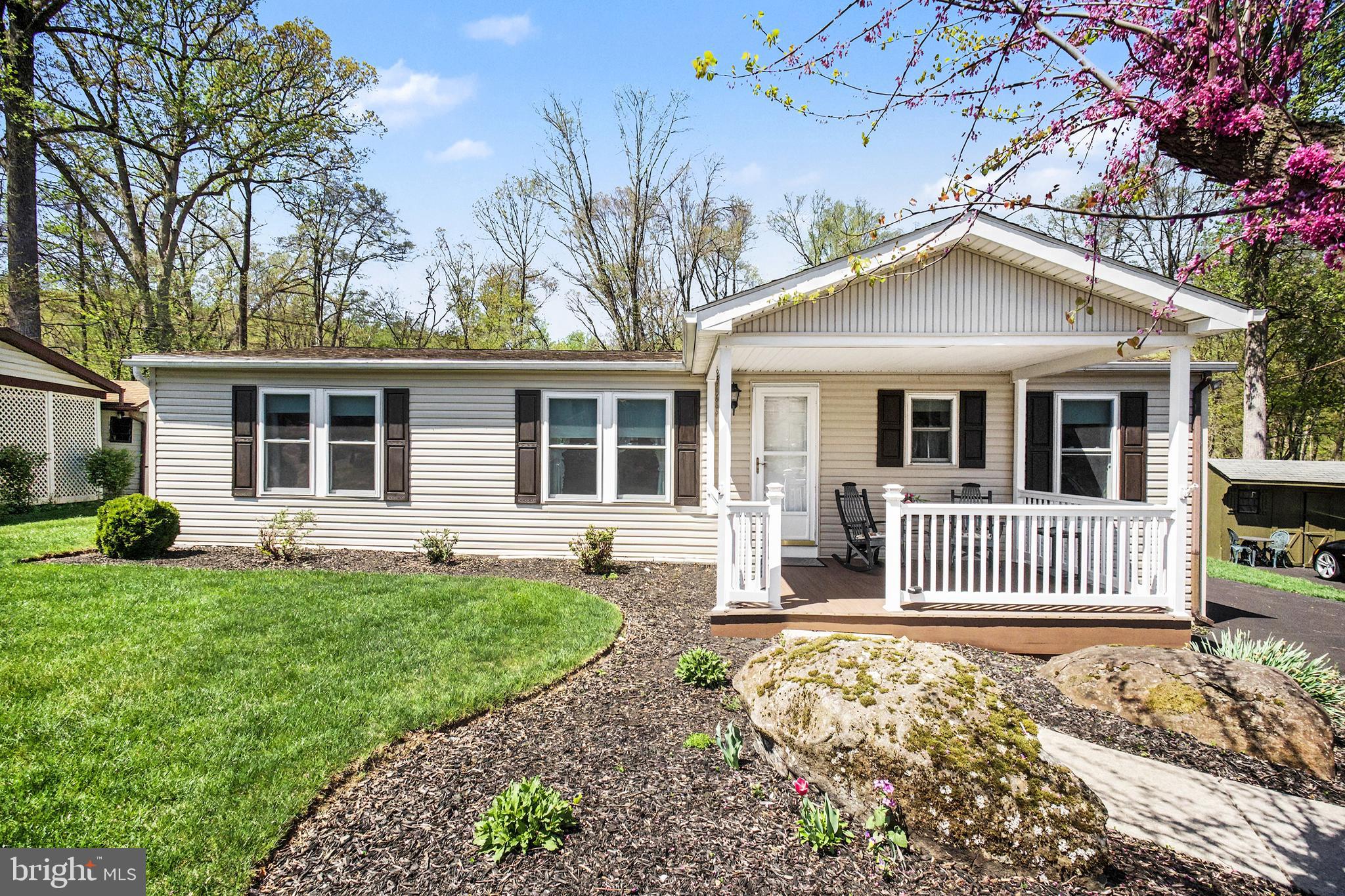 220 Maple Avenue Manheim, PA 17545 - Photo 4 of 30