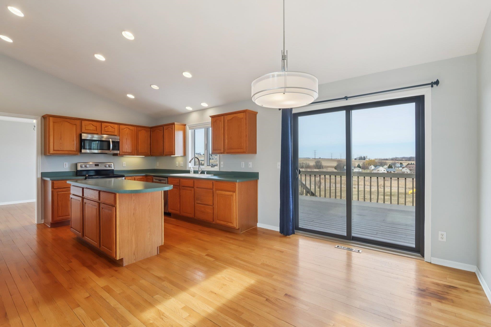 8580 Stonebrook Circle Middleton, WI 53562 - Photo 9 of 62