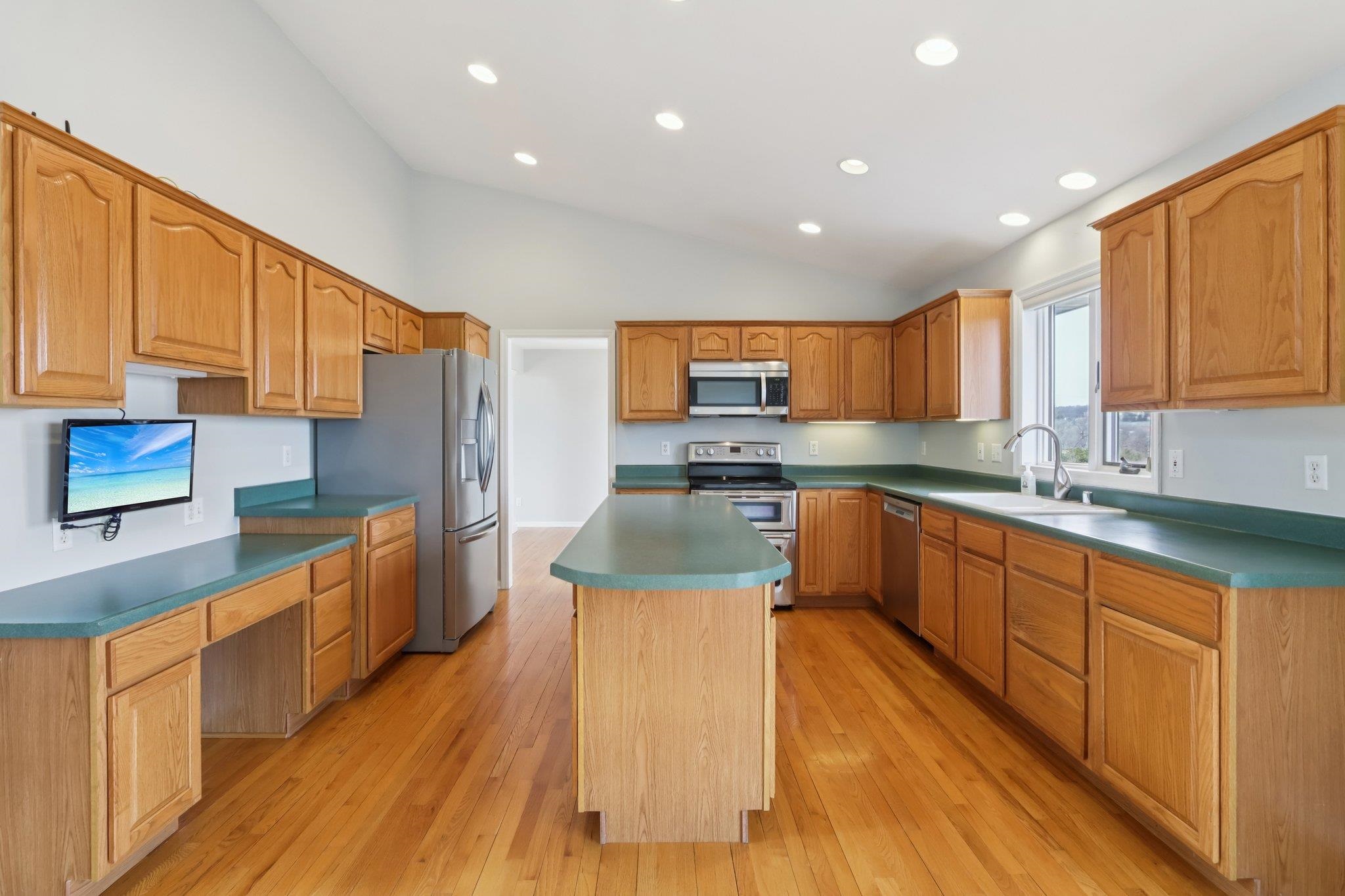 8580 Stonebrook Circle Middleton, WI 53562 - Photo 10 of 62