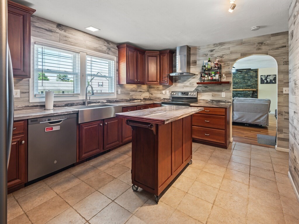 14 Orton Street Worcester, MA 01604 - Photo 6 of 35