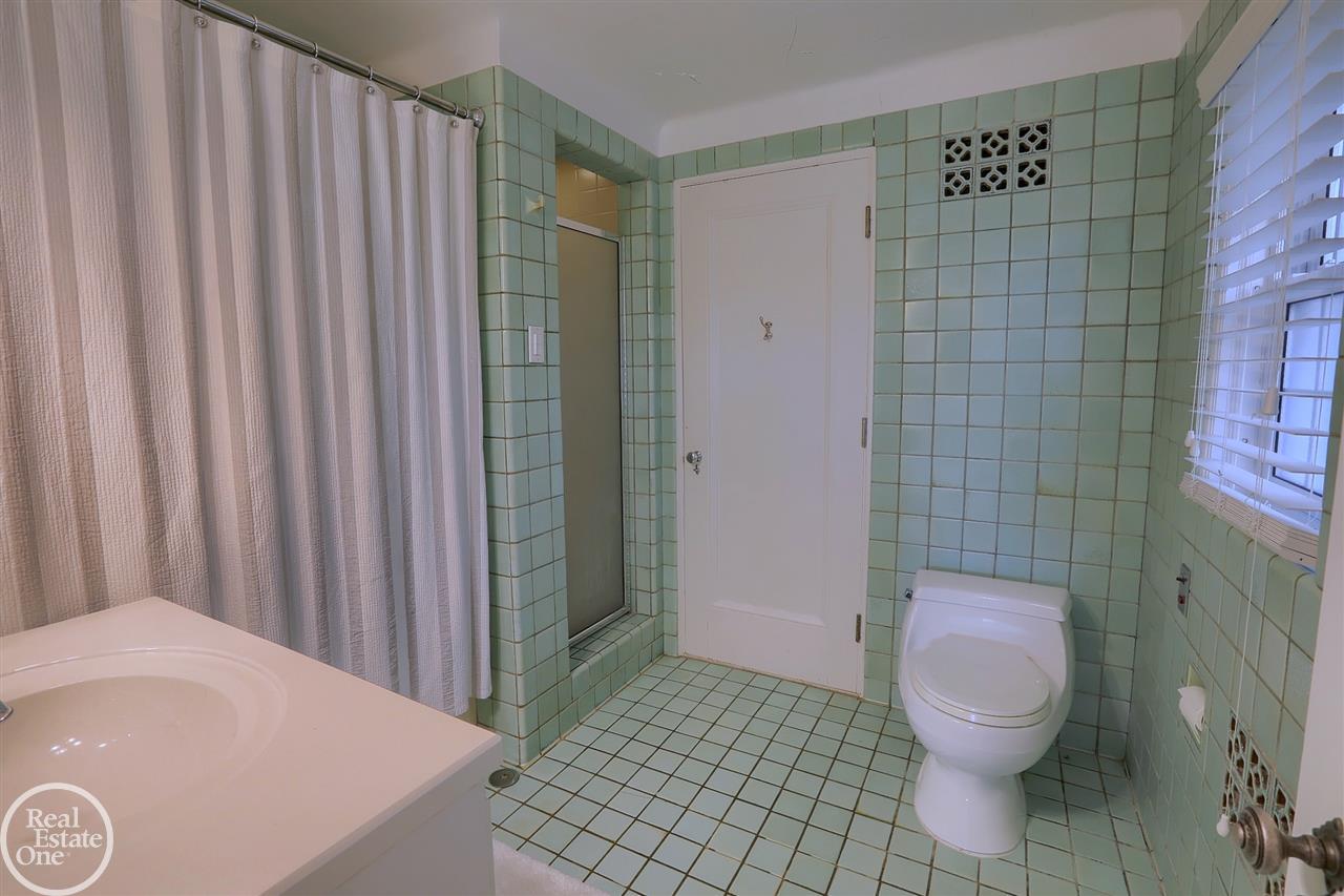 805 Whittier Road Grosse Pointe, MI 48230 - Photo 20 of 30 31397913-19.JPG