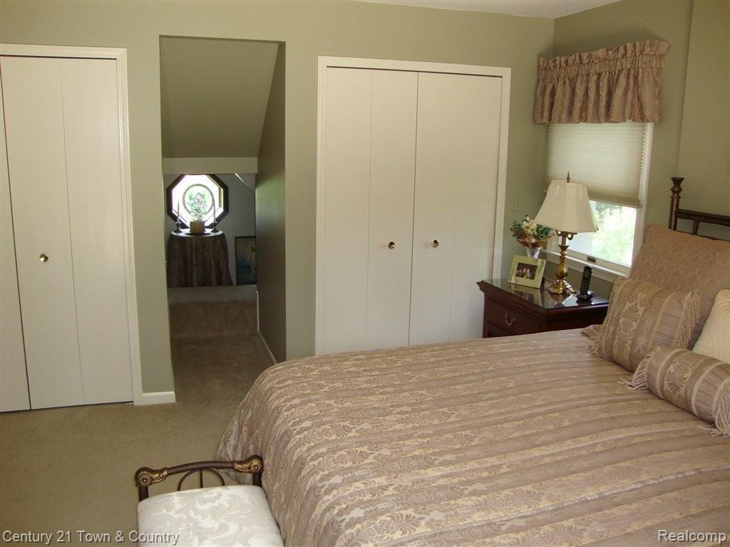 1918 Willowood Drive Rochester, MI 48307 - Photo 18 of 46 BEDROOM