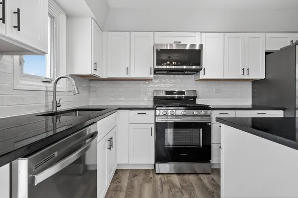 $250,000 | 6260 South Newland Avenue, Unit 3S, Chicago, IL 60638