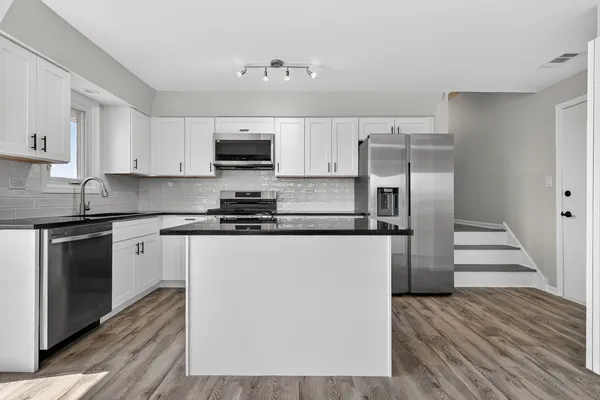 $250,000 | 6260 South Newland Avenue, Unit 3S, Chicago, IL 60638