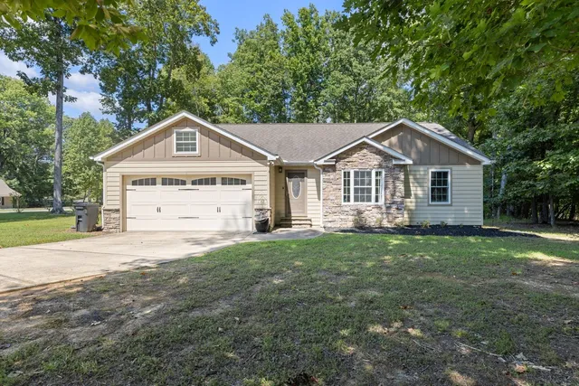 $369,000 | 21 Hilltop Drive, Winchester, TN 37398