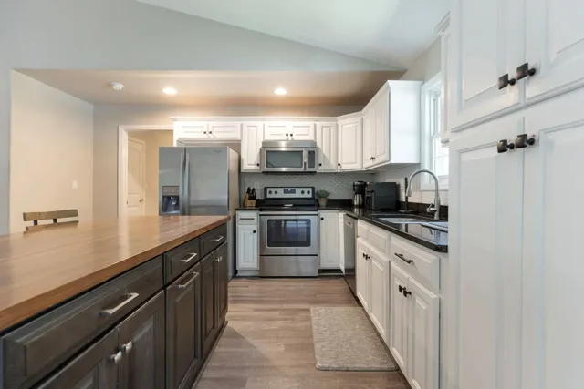 $369,000 | 21 Hilltop Drive, Winchester, TN 37398