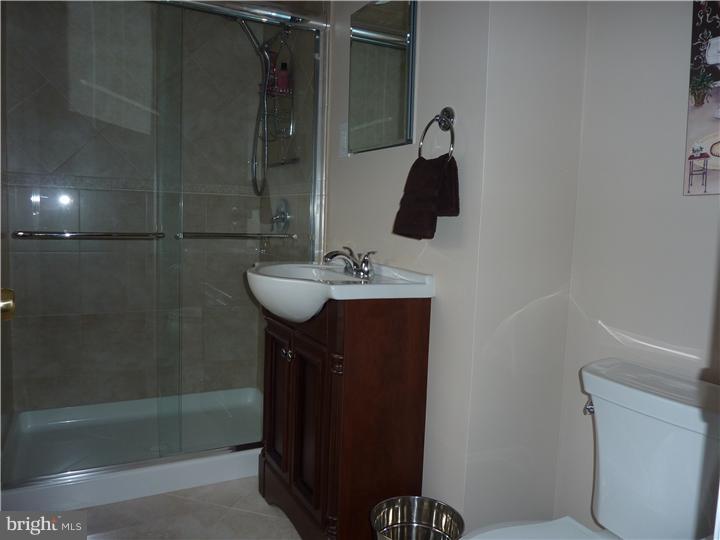 405 Wayland Road Cherry Hill, NJ 08034 - Photo 14 of 20 Master Bathroom