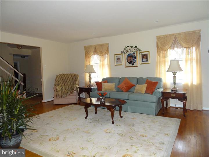 405 Wayland Road Cherry Hill, NJ 08034 - Photo 8 of 20 Living Room