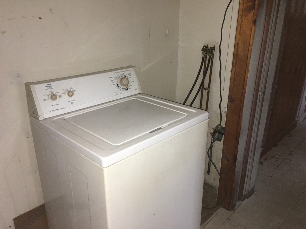 259 Park Avenue Wareham, MA 02538 - Photo 13 of 13 a utility room with dryer and washer