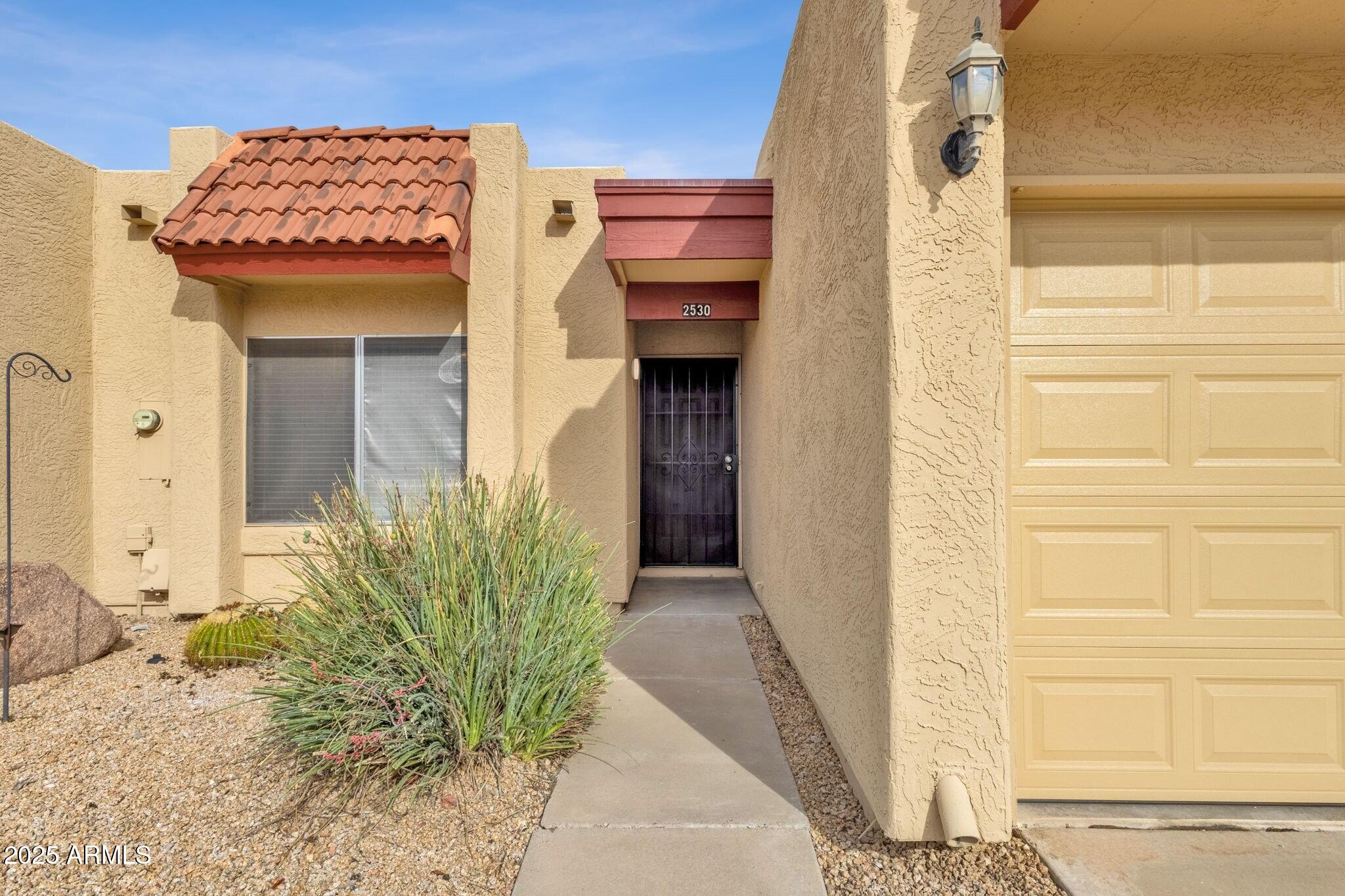 2530 East Wagoner Road Phoenix, AZ 85032 - Photo 4 of 35 a entryway with a outdoor space