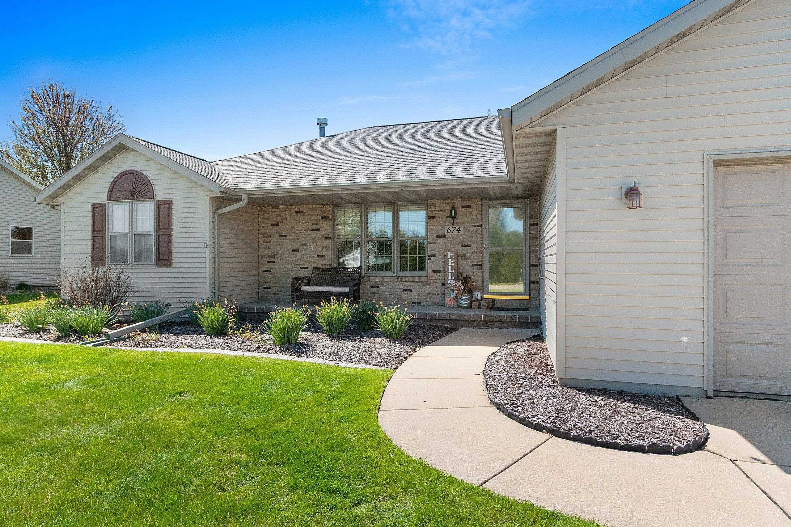 674 Swan Road De Pere, WI 54115 - Photo 3 of 51