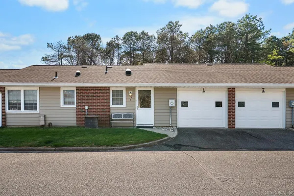 $349,000 | 54 Aylesbury Court, Unit B, Ridge, NY 11961
