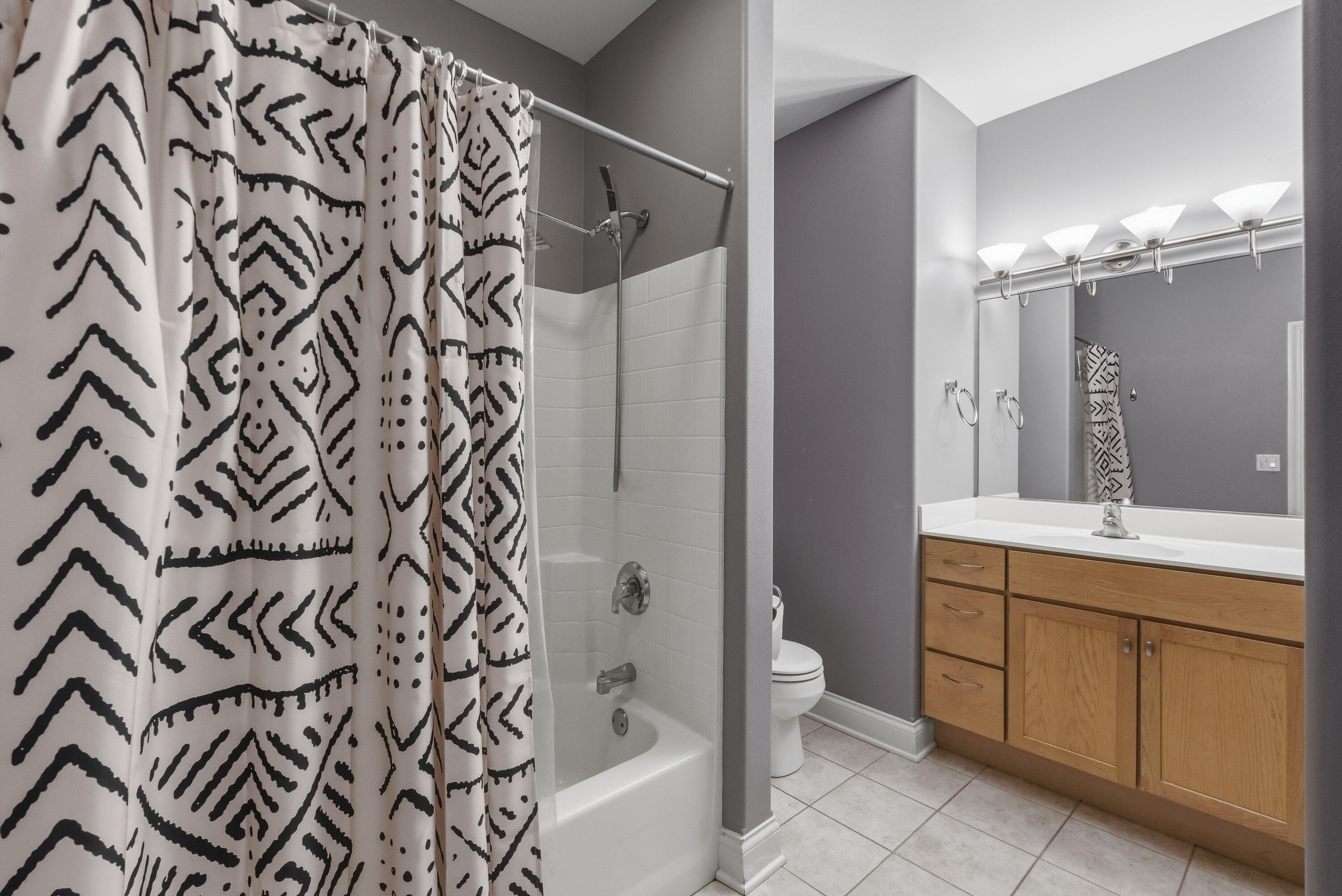 1915 North Water Street, Unit 101 Milwaukee, WI 53202 - Photo 15 of 25 Bathroom