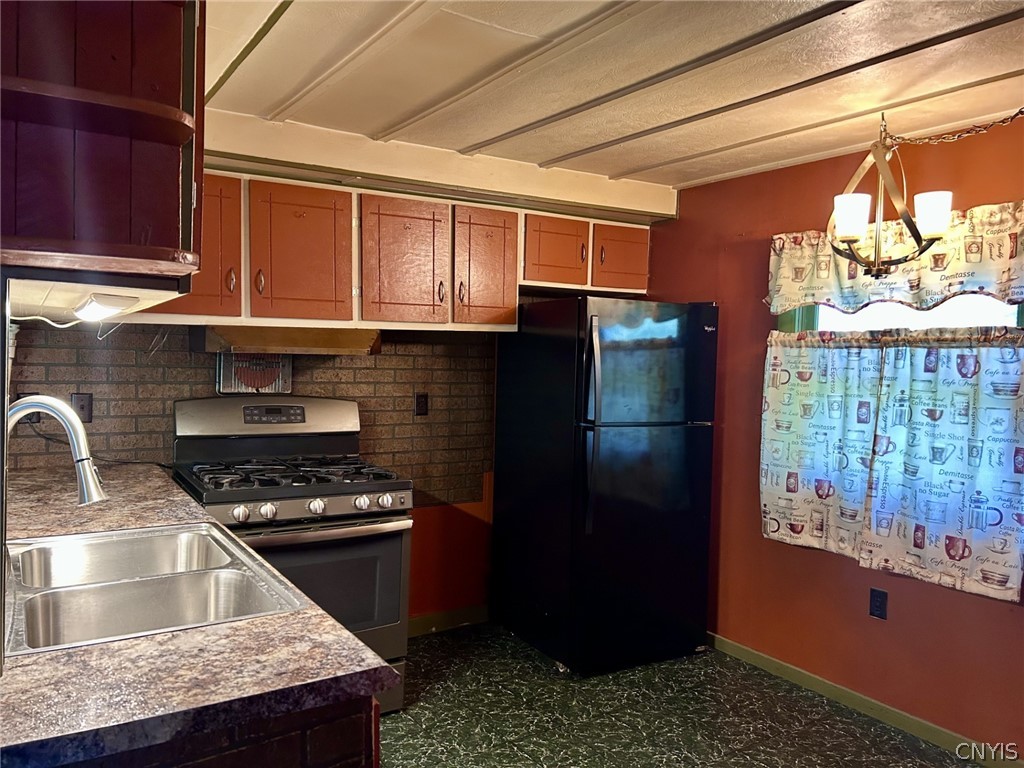 2524 Middle Road Oneida, NY 13409 - Photo 7 of 28