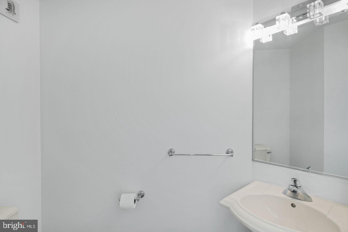 901 North Penn Street, Unit R1802 Philadelphia, PA 19123 - Photo 15 of 32 a bathroom with a sink and mirror