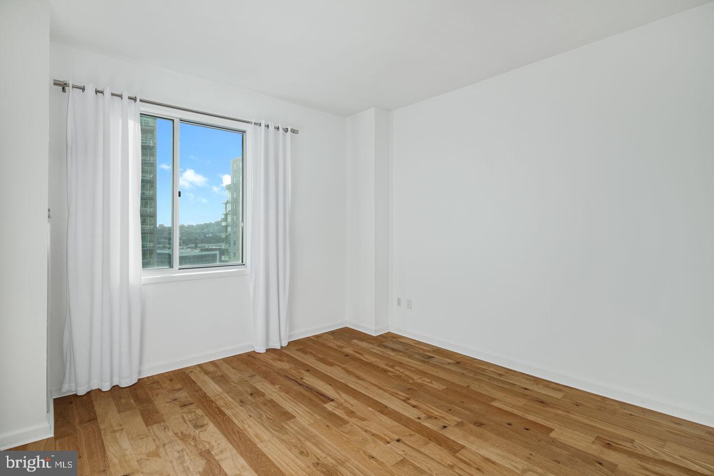 901 North Penn Street, Unit R1802 Philadelphia, PA 19123 - Photo 21 of 32 a view of empty room with wooden floor and fan