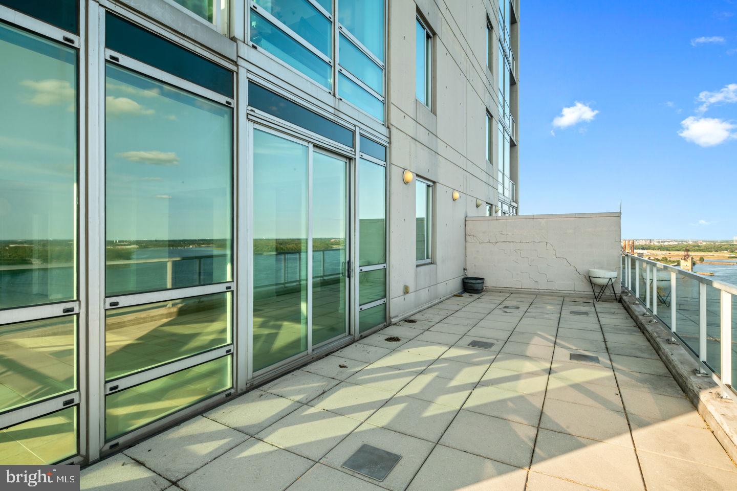 901 North Penn Street, Unit R1802 Philadelphia, PA 19123 - Photo 24 of 32 a view of entryway