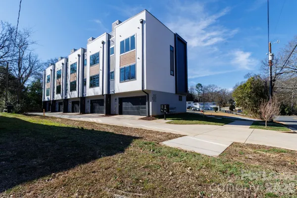 $2,500 | 3525 Avalon Avenue, Charlotte, NC 28208