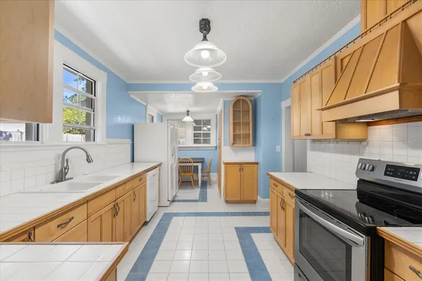 $300,000 | 57 South Trowell Avenue, Umatilla, FL 32784