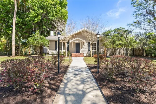 $300,000 | 57 South Trowell Avenue, Umatilla, FL 32784